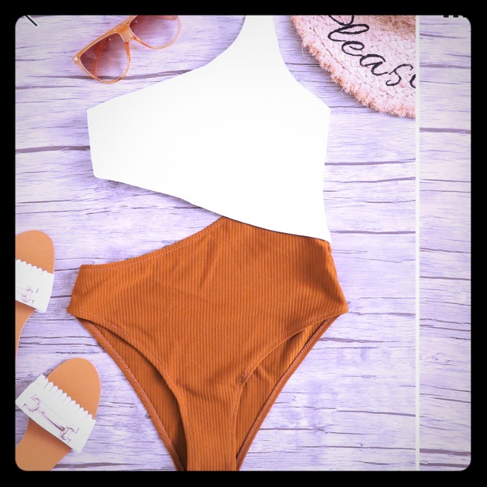 One piece swim